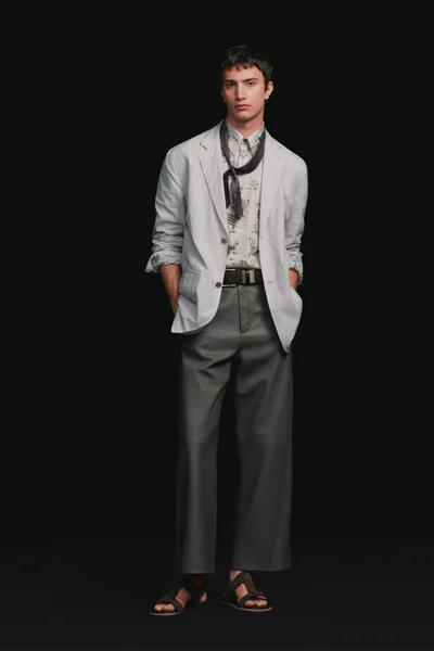 Look 16